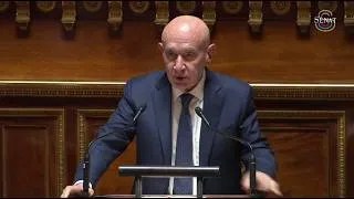 Miniature : Claude Malhuret au Sénat