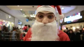Miniature : Un Père Noël rappe dans un Centre Commercial !