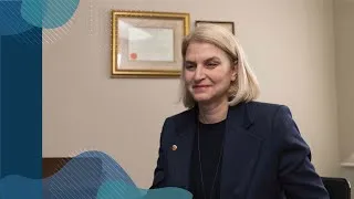 Miniature : Rencontre avec Dre Mary Jane Ireland, vétérinaire en chef du Canada