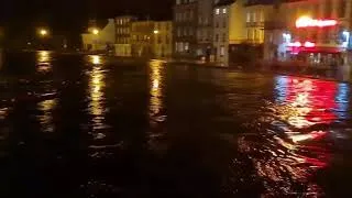 Miniature : LE MUR QUI SAUVE LA VILLE 🧱🌊