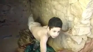 Miniature : Maroc : Faycal souffre d'une déficience mentale et vit attaché comme une bête