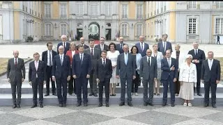 Miniature : IMAGES | Macron et Merz posent pour une photo de groupe du Conseil des ministres franco-allemand