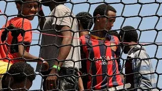 Miniature : Migrant workers struggle to survive as Southern Italy bakes