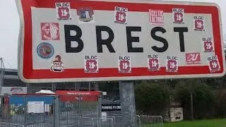 Miniature : À Guingamp, un panneau ramené de Brest installé à l’entrée du stade de Roudourou contre Real Madrid