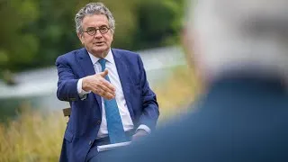 Miniature : Un maire pour une ville à taille humaine - Poitiers l'avenir s'écrit à taille humaine.
