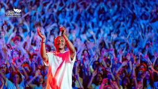 Miniature : À ALÈS LES FOUS CHANTANTS REPRENNENT AZNAVOUR ET SOPRANO