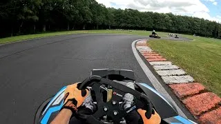 Miniature : 🏎️ Karting en mode GoPro - Bataille sur la piste ! (Partie 1)