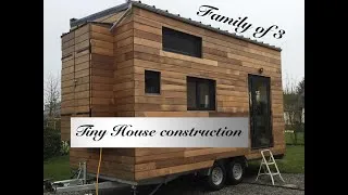 Miniature : Tiny House construction - Family of 3 build a Tiny House