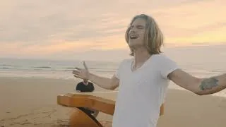 Miniature : Amaury Vassili - L'hymne à l'amour (Clip Officiel)