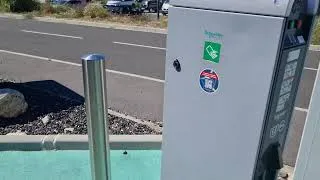 Miniature : Démonstration charge fourgon aménagé sur bornes VE