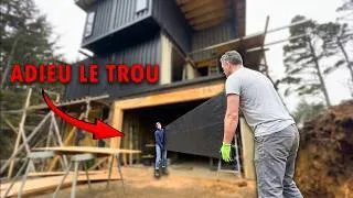 Miniature : INSTALLER UNE GRANDE PORTE DE GARAGE SECTIONNELLE !  DANS NOTRE MAISON CONTAINER #autoconstruction