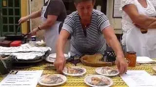 Miniature : Les préparatifs du stand des Amis de la cuisine provençale
