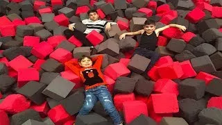 Miniature : VLOG - ON S' ÉCLATENT AU TRAMPOLINE PARK JUMP XL - StudioSurpriseToys