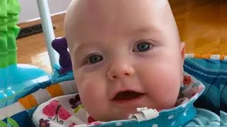 Miniature : Bébés doux et mignons de la semaine - Vidéos maison les plus drôles