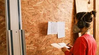 Miniature : Je découpe 17 panneaux de contreplaqué pour fabriquer notre dressing