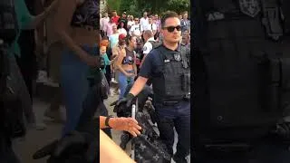 Miniature : Arrestation d'un enfant trisomique qui voulait défendre sa mère à Paris