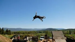 Miniature : Session training mountain bike DH en bac à MOUSSE