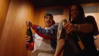 Miniature : Anyme - Champagne feat. Meryl (Clip officiel)