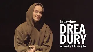 Miniature : Drea Dury répond à l’Étincelle | Interview