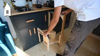 Miniature : Un escalier secret dissimulé dans un meuble de tiny house - BALUCHON