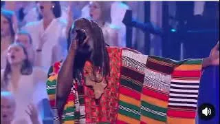Miniature : Tiken Jah c’est l’homme hein Il a fait répéter ça aux blancs Avec plus de 850 choristes à Paris tout