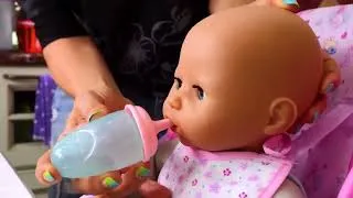 Miniature : Un repas délicieux pour Bébé Annabelle. Vidéo pour enfants. @LEcoledesNounous