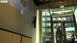 Miniature : 2015 Puce electronique sous la peau ,Office puts chips under staff's skin