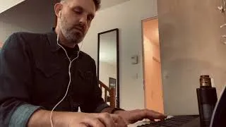 Miniature : Essai Zombie Cranberries acoustique tonalité homme (Am) Boby Robin en détente au piano
