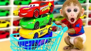 Miniature : Singe BonBon va acheter des supercars Hot Wheels au supermarché et répare sa cardboard car