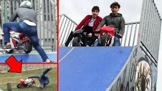 Miniature : MEGA RAMPE EN MINI MOTO AU SKATEPARK