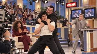 Miniature : Steven Seagal Attend la Pause, Étrangle Bruce Lee — La Diffusion n’a Jamais Été Coupée