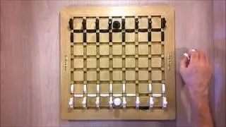 Miniature : Jeu en bois : démonstration du jeu de réflexion Bulltricker sur son plateau de jeu en bois
