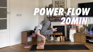 Miniature : 20min de Power Yoga 🔥 | Tous niveaux