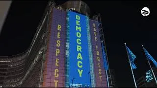 Miniature : On a détourné la façade de la Commission européenne !