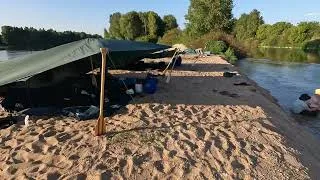 Miniature : Quand il fait trop chaud, c'est apéro dans l'eau !