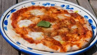 Miniature : Pizza napolitaine au feu de bois