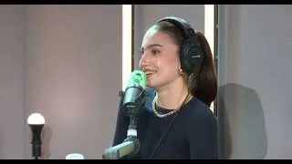 Miniature : Lénie Vacher chante Divine en direct live sur Mouv' radio dans l'émission On n'est pas fatigué