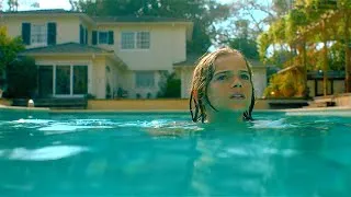 Miniature : Une famille découvre une PISCINE SANS FOND qui se nourrit des gens en échange de vœux