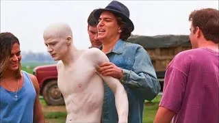 Miniature : Humains contraints de simuler l'absence d'émotion pour éviter d'être chassés des extraterrestres.