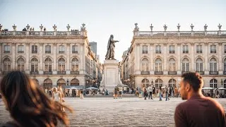 Miniature : Un an aux côtés de fous (documentaire parodique)