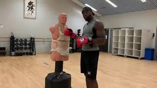 Miniature : Cours de boxe débutant 8: Travail sur le mannequin