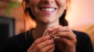 Miniature : ASMR - Mon son préféré pour dormir (blabla et perles)