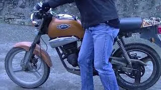 Miniature : Comment démarrer une moto sans batterie - Démarrage à la poussette