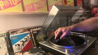 Miniature : Troubleshooting Audio vinyl - 5 versions of God Save The Queen - Never Mind The Bollocks Here's...