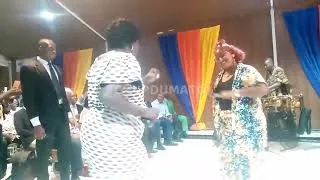 Miniature : CE QUI SE PASSE ICI EST GRAVE !! Regardez le show des mamans balafon celiko
