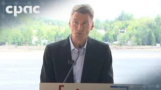 Miniature : Housing Minister Gregor Robertson makes an announcement in Chicoutimi – July 17, 2026