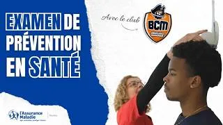 Miniature : Evan Boisdur réalise un examen de prévention en santé à Dunkerque.