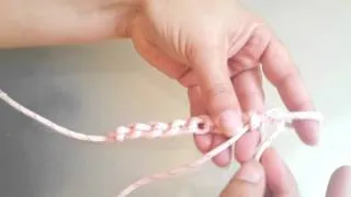 Miniature : Comment tresser un bracelet avec ses doigts ?