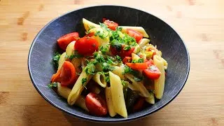 Miniature : Salade de pâtes aux poivrons et aux oignons.