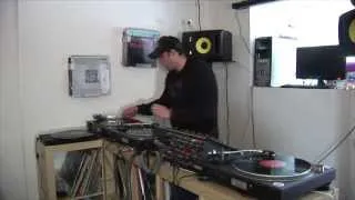 Miniature : Old School Training Session Techno Mix 2011 3 x Technics 1200 Turntables